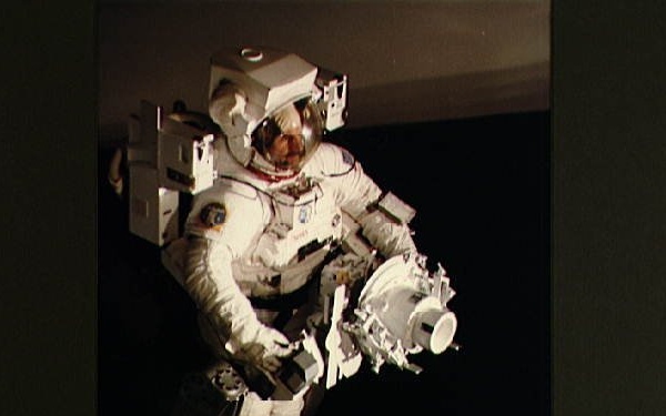 Astronaut van Hoften training in the MMU simulator
