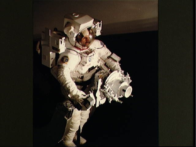 Astronaut van Hoften training in the MMU simulator