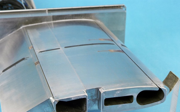 Oscillatory blowing airfoil