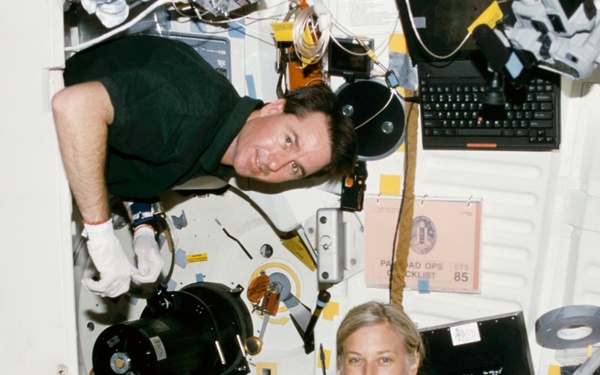 SWUIS - documentation of experiment in middeck