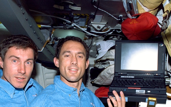 Various views of STS-88 crewmembers on middeck