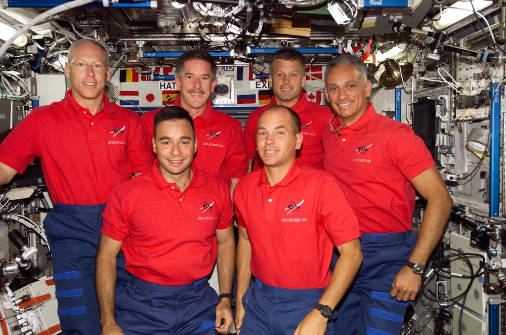 Crew Portrait of STS-117 Crewmembers