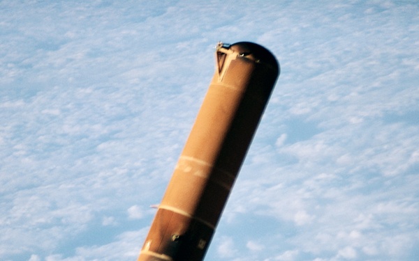 STS-60 orbiter Discovery OV-103 external tank separation