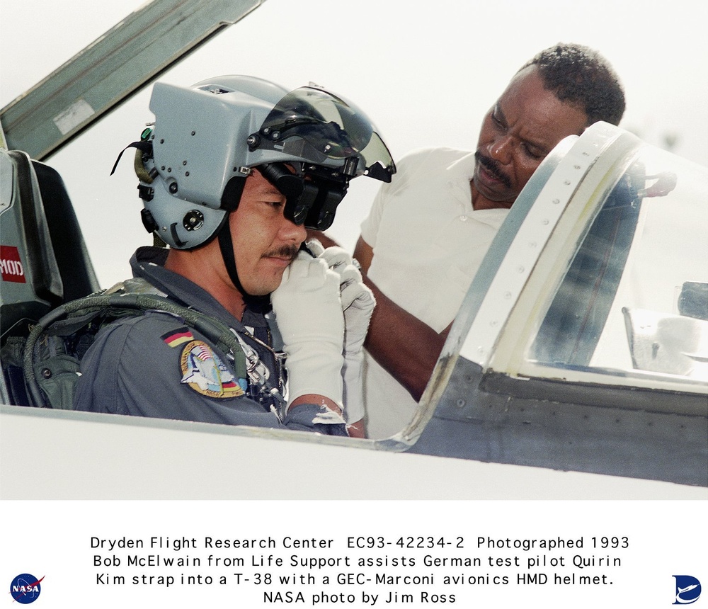German test pilot Quirin Kim in a T-38 with a GEC-Marconi avionics HMD helmet