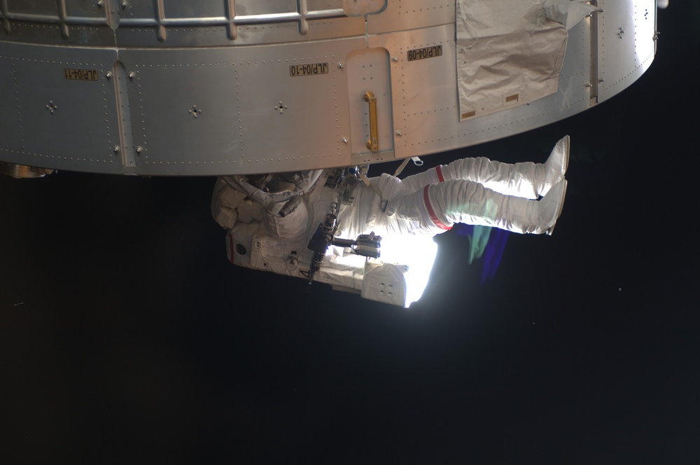 STS-11919 EVA 2 JLP GPS Antenna Intall OPS