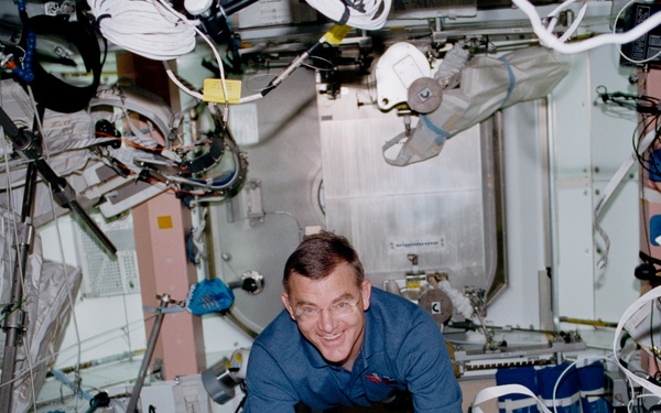 STS-102 crewmember activity in the ISS