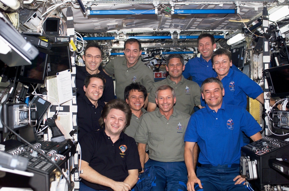 Expedition Four, STS-111 UF-2, Expedition Five crews group portrait in U.S. Lab