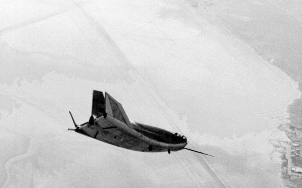 HL-10 in flight over lakebed