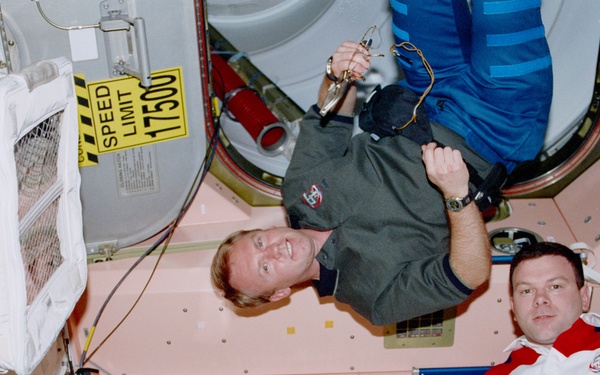 STS-102 crewmember activity in the ISS