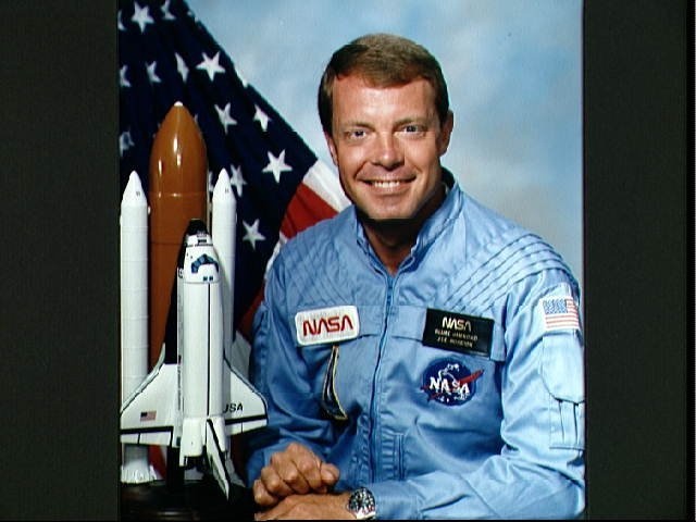 Official portrait of Astronaut L. Blaine Hammond