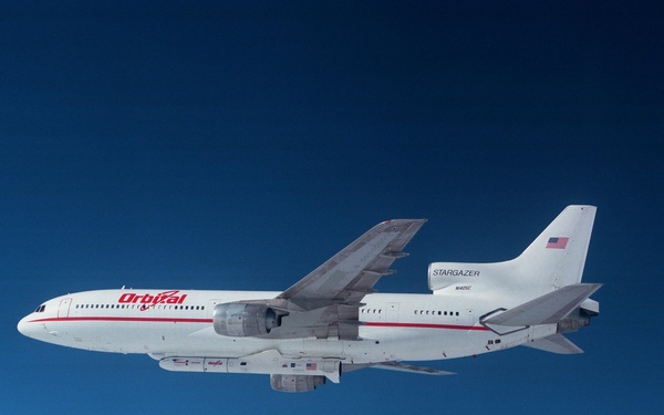 Pegasus Orbcomm payload: Captive L-1011 flight