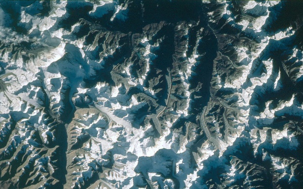 Mount Everest (Chomolungma, Goddess Mother of the World) : Image of the Day