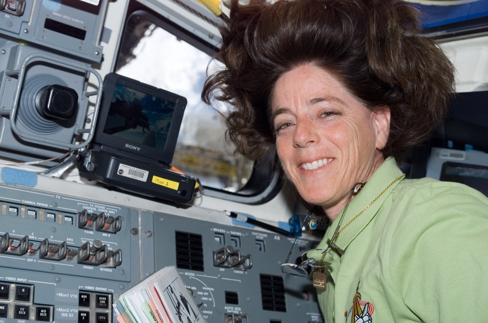 View of Morgan working the SRMS during STS-118