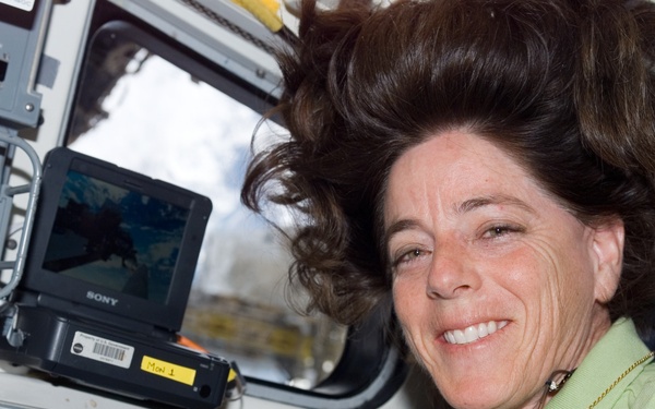 View of Morgan working the SRMS during STS-118