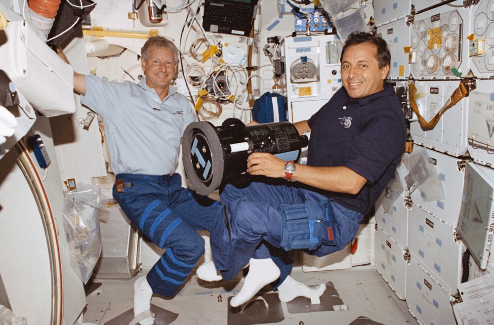 STS-93 Tognini and Hawley pose with the SWUIS on the middeck of Columbia