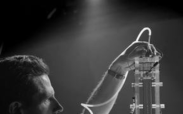 LIQUID JET DISINTEGRATION IN A 3000 VOLT ELECTRICAL FIELD