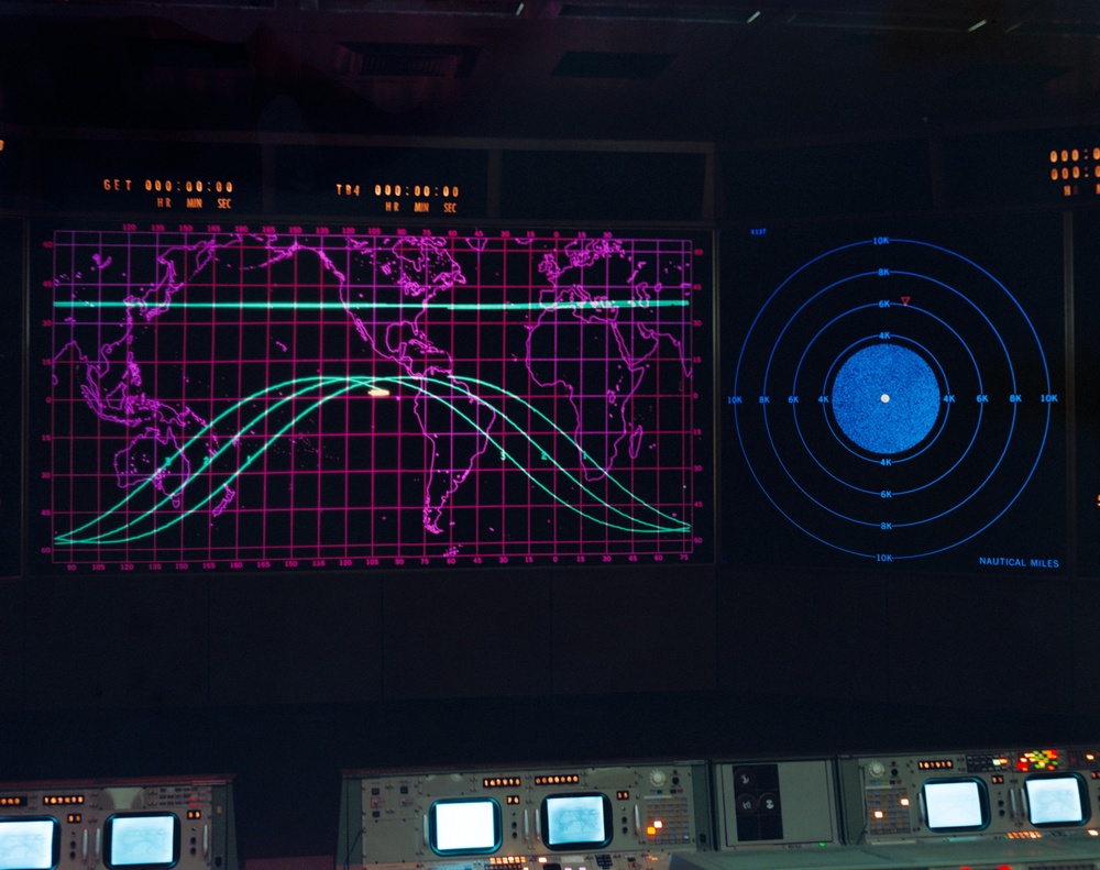 Eidophor display charts in the Mission Control Center