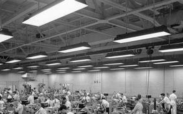 MACHINE SHOP MEN WORKING AT MACHINES