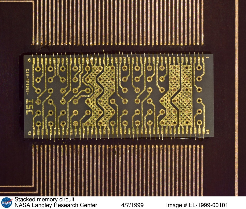 Stacked memory circuit