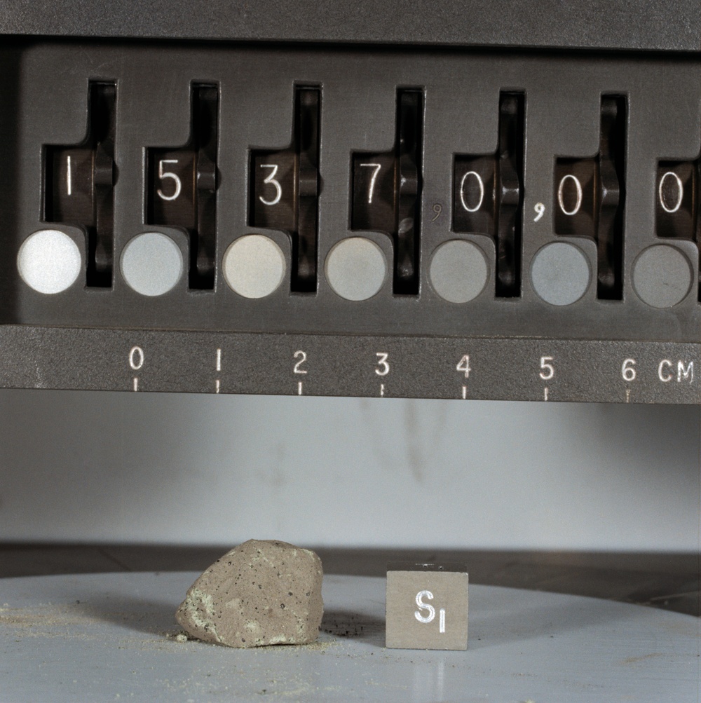 LUNAR SAMPLE - APOLLO 15 ROCK #15370