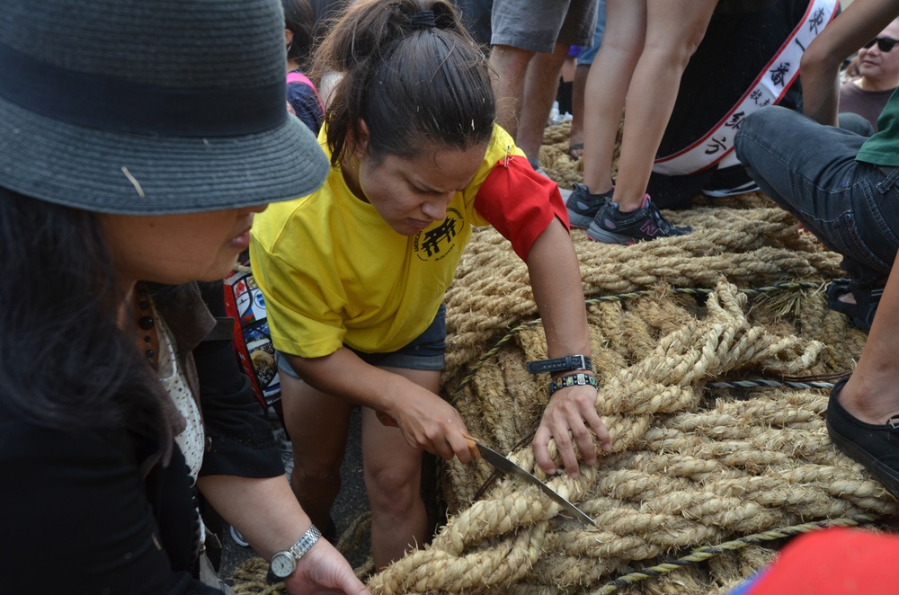 Tug-of-war brings local community, Marines together