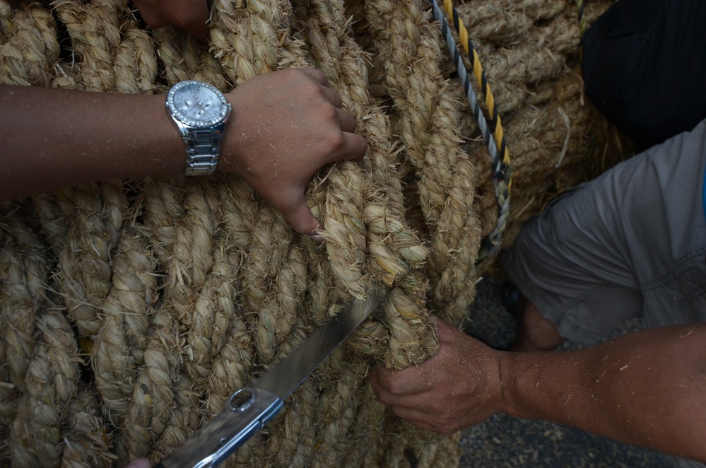 Tug-of-war brings local community, Marines together