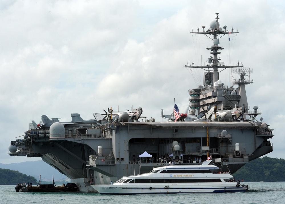 Stennis visits Thailand port