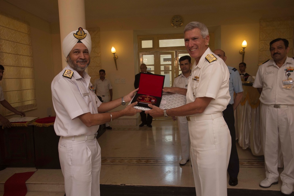 Adm. Locklear gift exchange