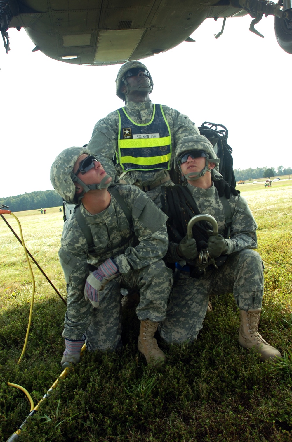 Sling load operations provide valuable training to Virginia Guard aviators, Fort Lee students