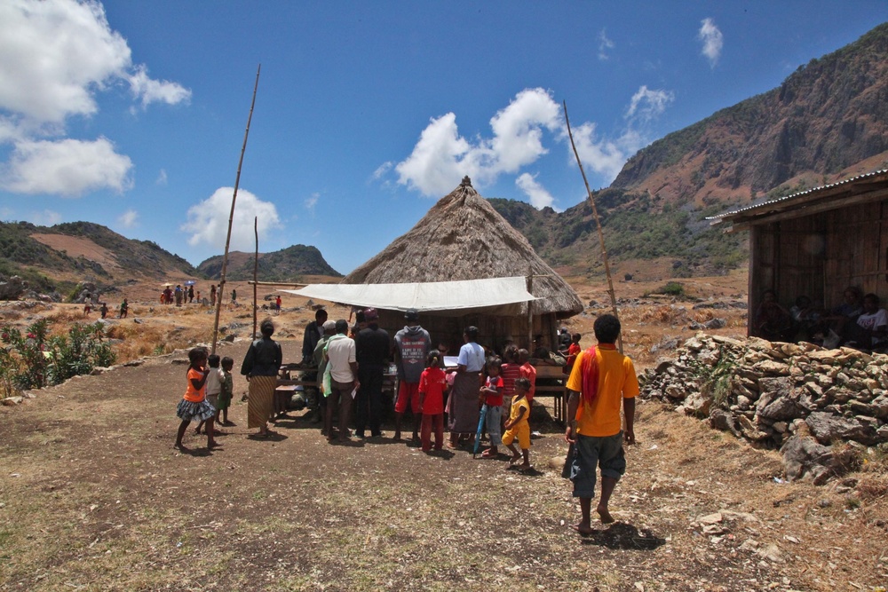 15th MEU lends helping hand