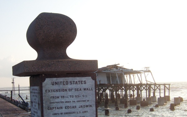 Standing sentinel on Seawall Blvd.