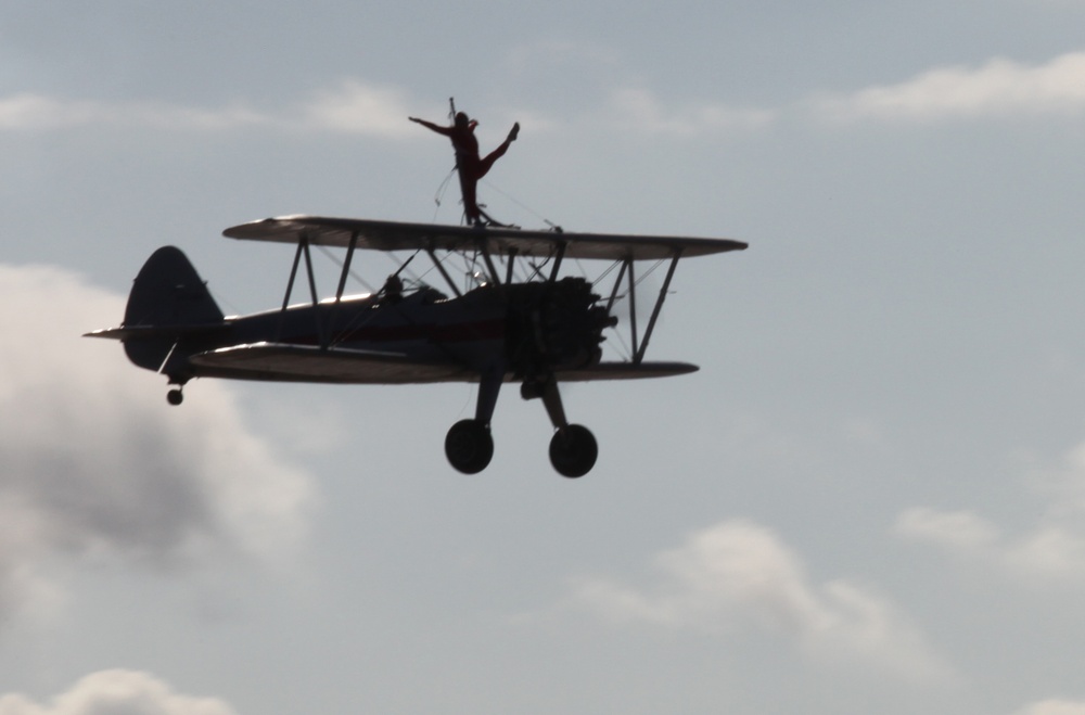 Performers fly, soar for first day of Miramar Air Show