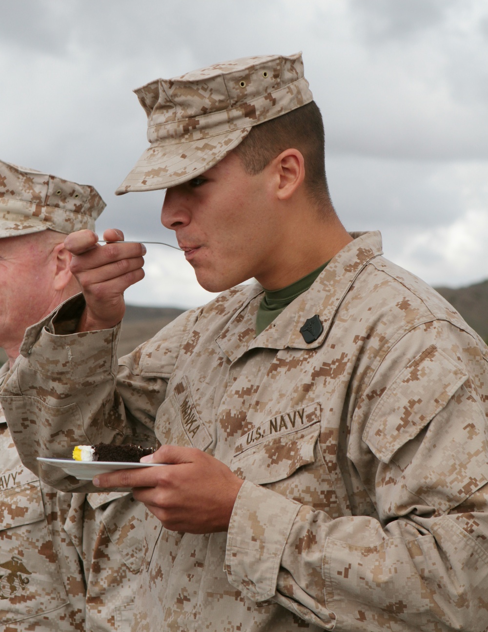 1st Marine Division Sailors celebrate 237th Navy birthday with hike, cake cutting ceremony
