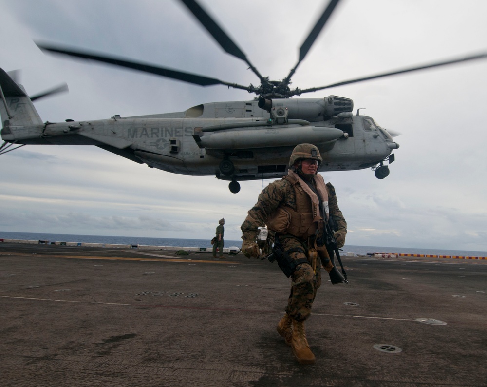 15th MEU Marines fast rope on board Peleliu
