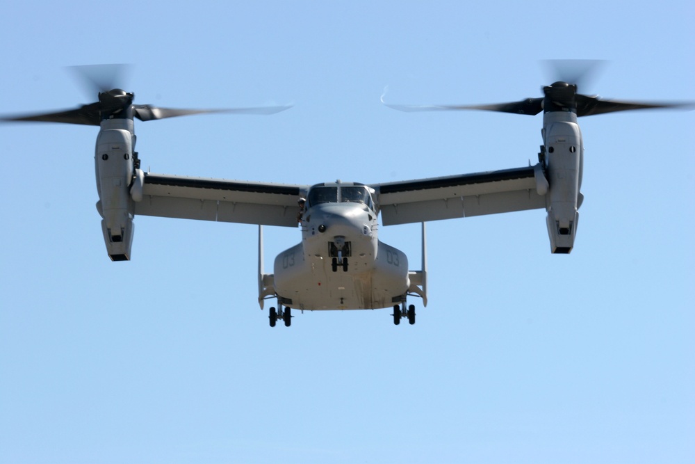 Real-life Transformer: Ospreys wow crowd in helicopter to airplane conversion