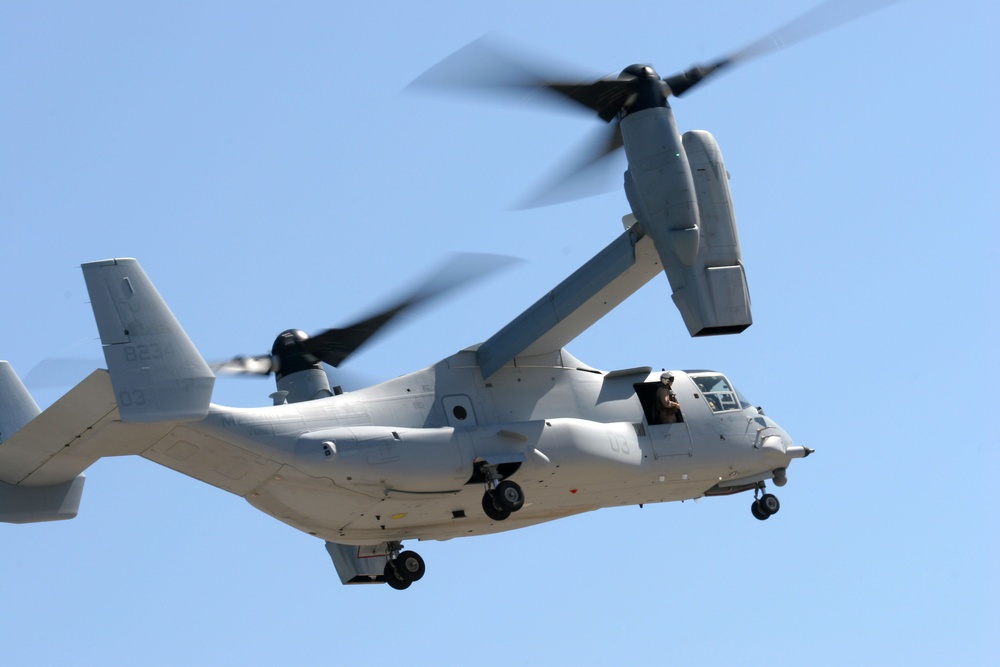 Real-life Transformer: Ospreys wow crowd in helicopter to airplane conversion