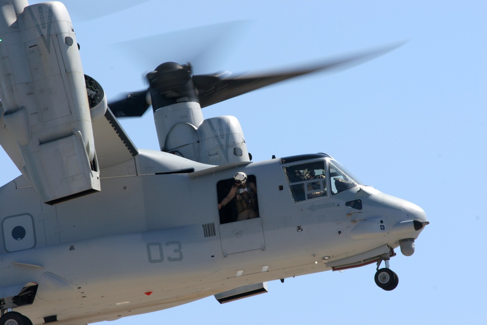 Real-life Transformer: Ospreys wow crowd in helicopter to airplane conversion