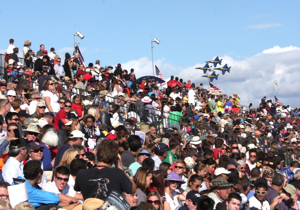 Marines, public flock to MCAS Miramar Air Show