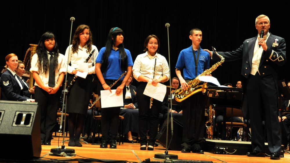 USAF Band performs in Salinas, Calif.