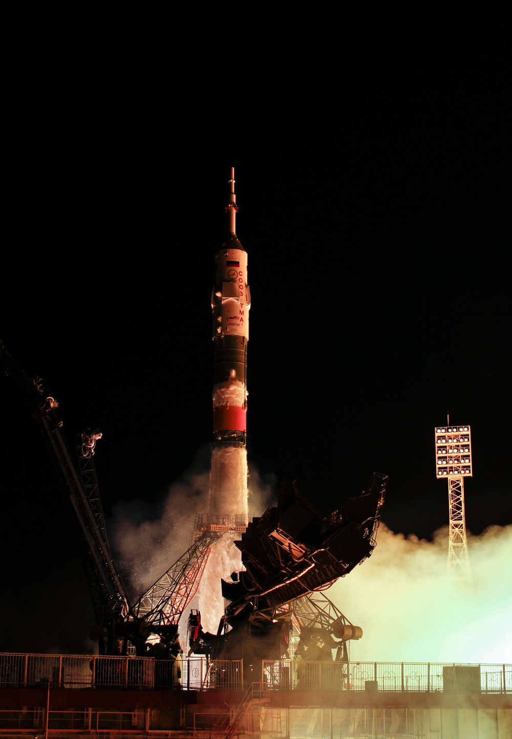 Expedition 28 Launch (201106080006HQ)
