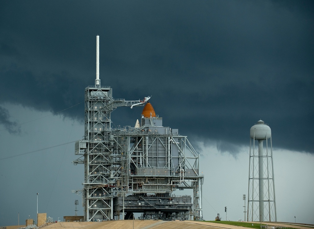 Space Shuttle Endeavour on Pad 39a (20090710002HQ)
