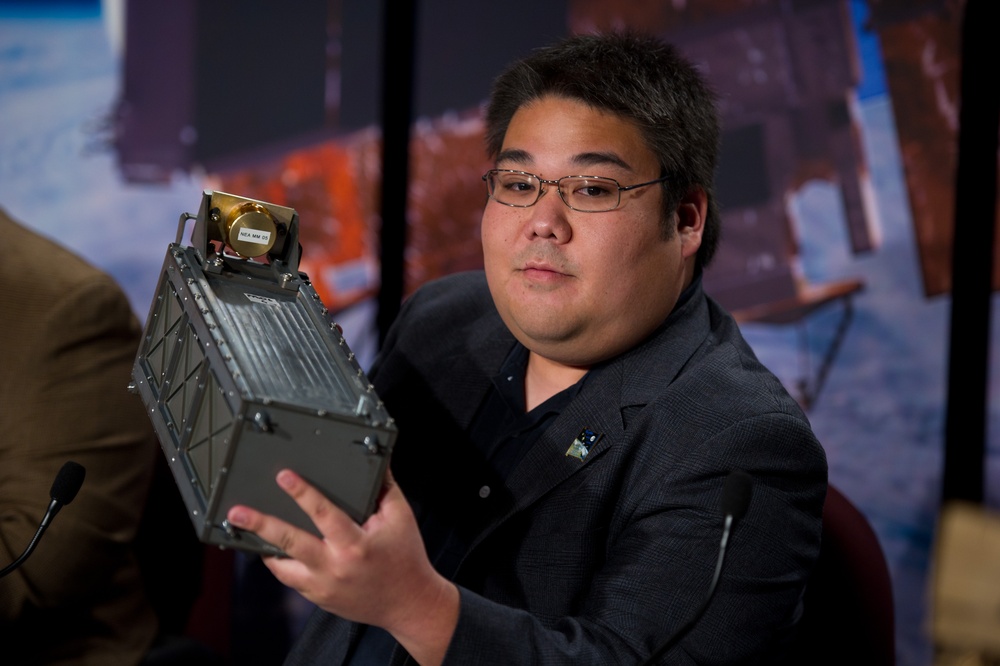 Nanosatellite Prelaunch Briefing (201110260028HQ)