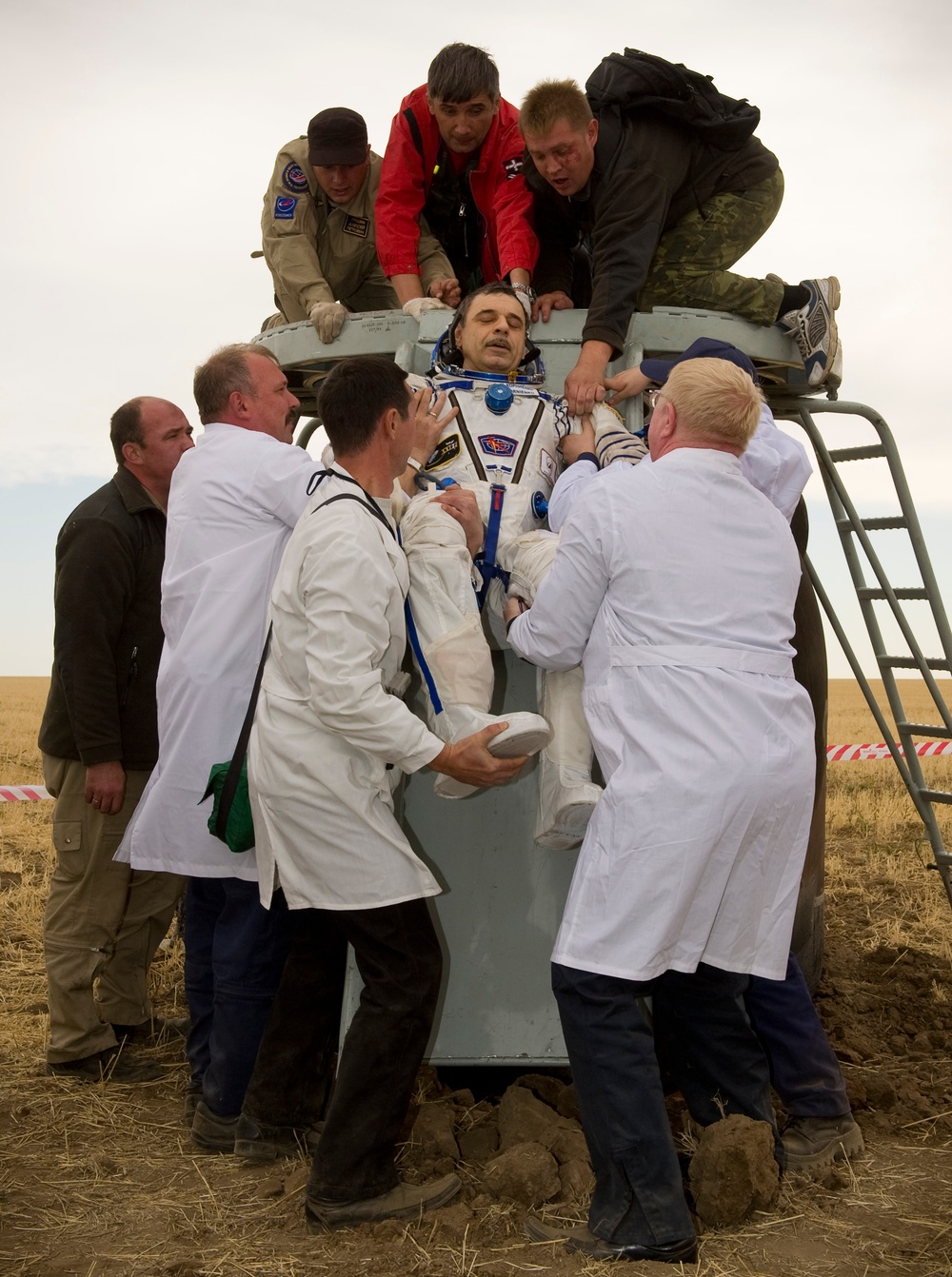 Expedition 24 Soyuz Landing (201009250019HQ)