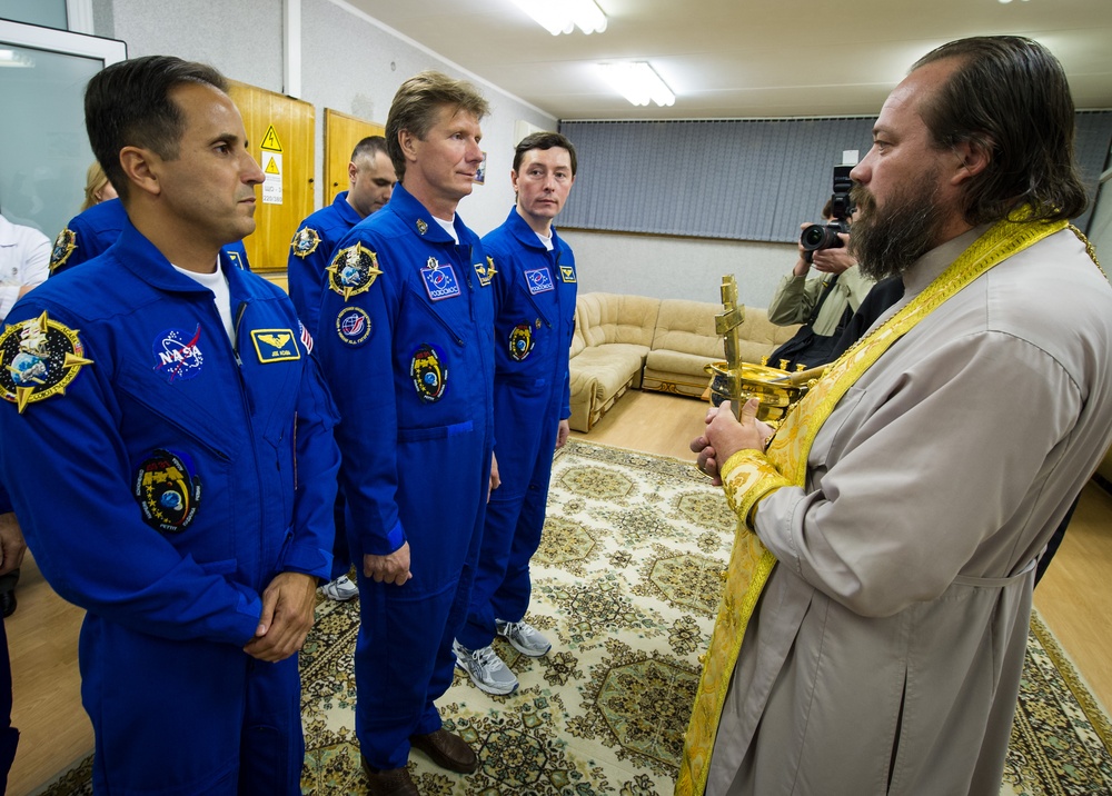 Expedition 31 Crew Prepares For Launch (201205150011HQ)