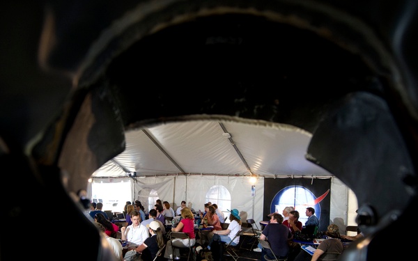 STS-134 Tweetup (201104280003HQ)