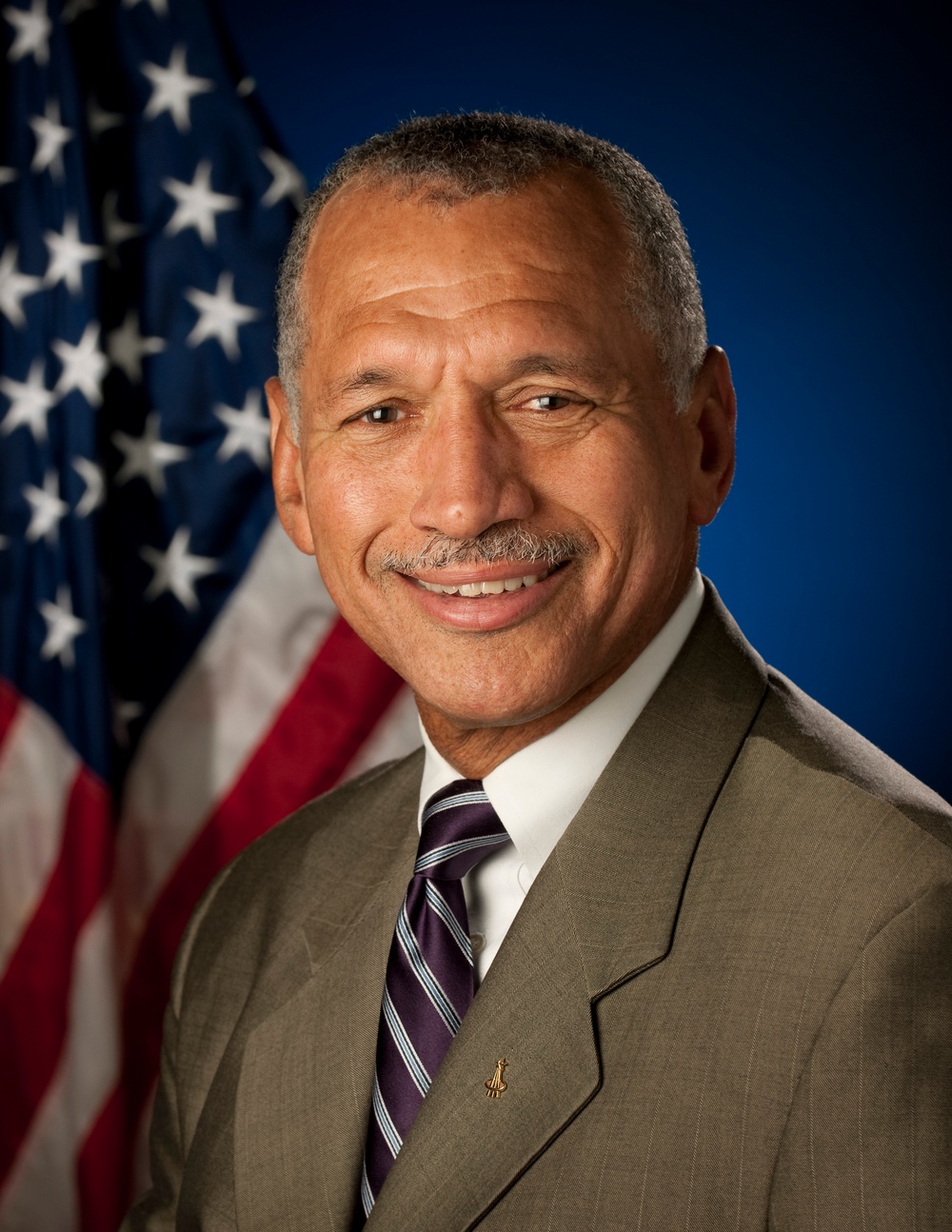 Charles F. Bolden, NASA Administrator, Official Portrait (200907290001HQ)