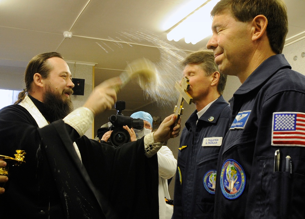 Expedition 19 Launch Day (200903260005HQ)