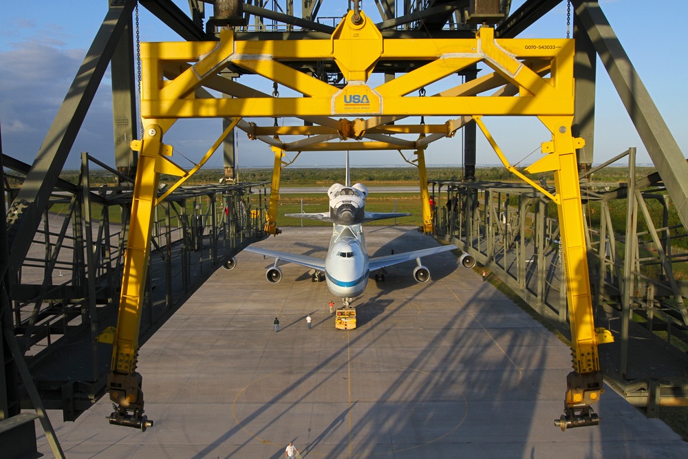 Discovery Atop SCA Backs Out MDD (KSC-2012-2258)