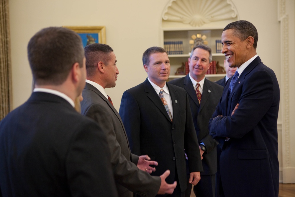 STS-130 Crew Meets with President Obama (P042210PS-0408)