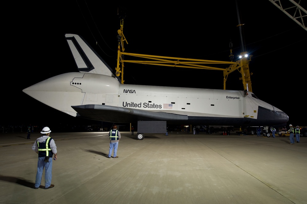 Shuttle Enterprise Mating To SCA (201204200002HQ)